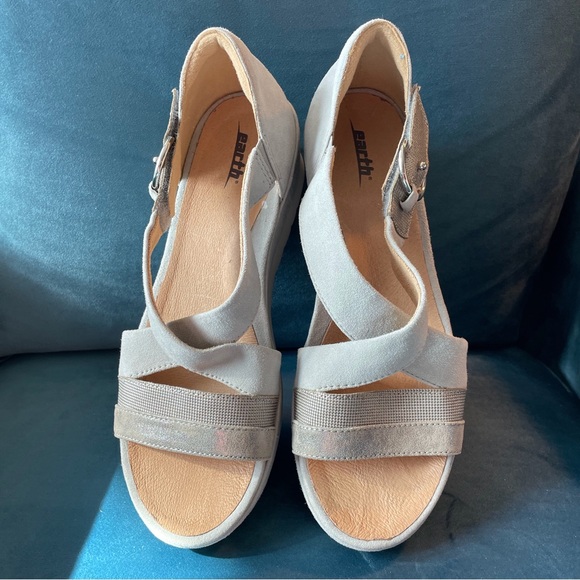 earth hibiscus sandal